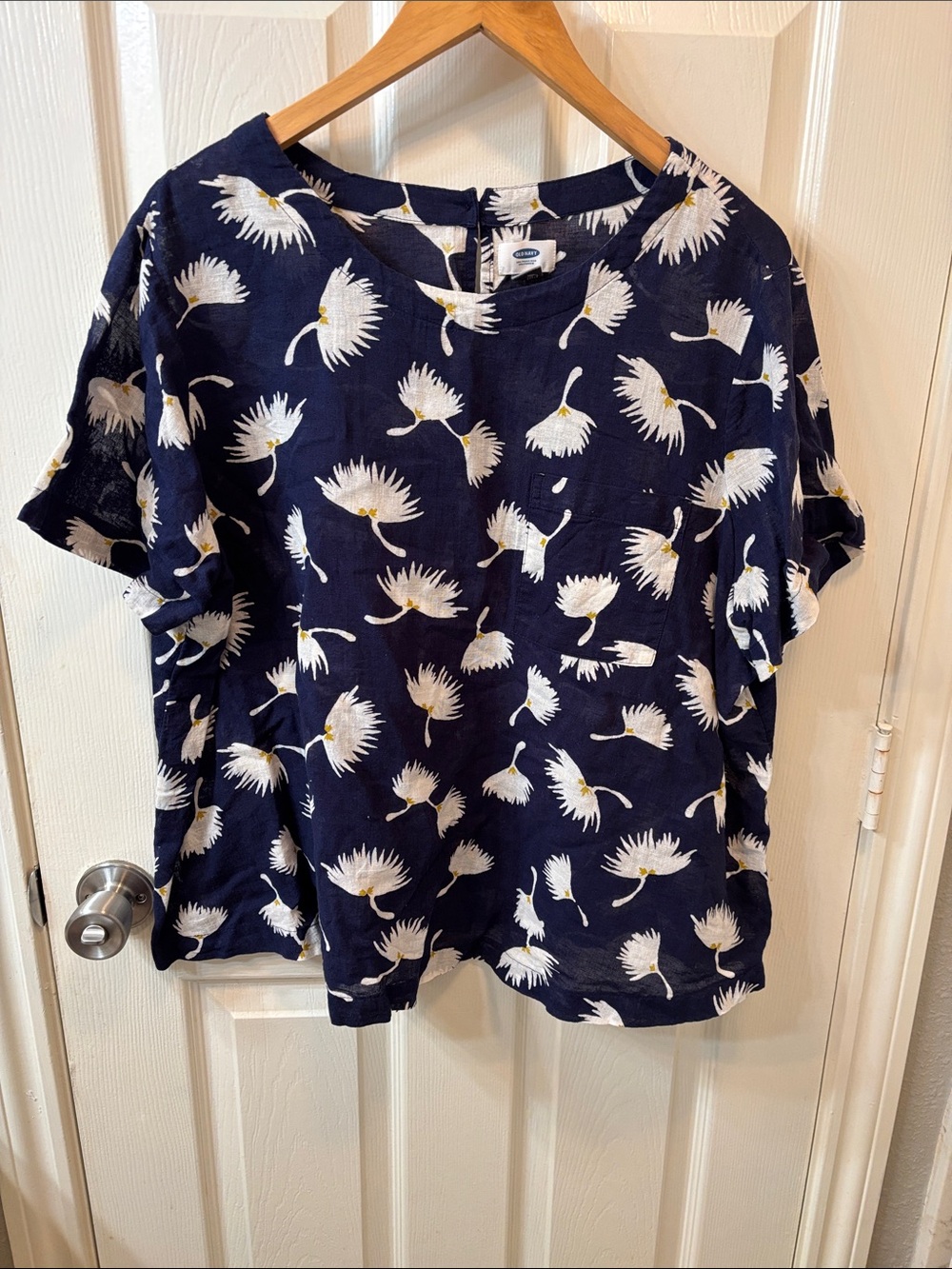 Old navy Navy top with floral print linen cotton blend size xl